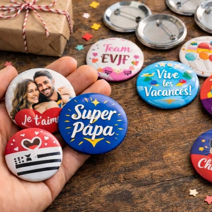 🎁✨ Le cadeau personnalisé pas cher qui fait toujours plaisir ? Le badge !
Créatif, unique, économique et 100 % fabriqué en France !
Photo, message, private joke, souvenir… tout est possible 💡👉 Découvre toutes les idées dans l’article :
https://badgesagogo.fr/cadeau-personnalise-pas-cher/#BadgePersonnalisé #CadeauPasCher #IdéeCadeau #EVJF #Mariage #Anniversaire #Goodies #MadeInFrance #CréationFrançaise #badge #badgedesign #badges #badgespersonnalisés #badgedesign